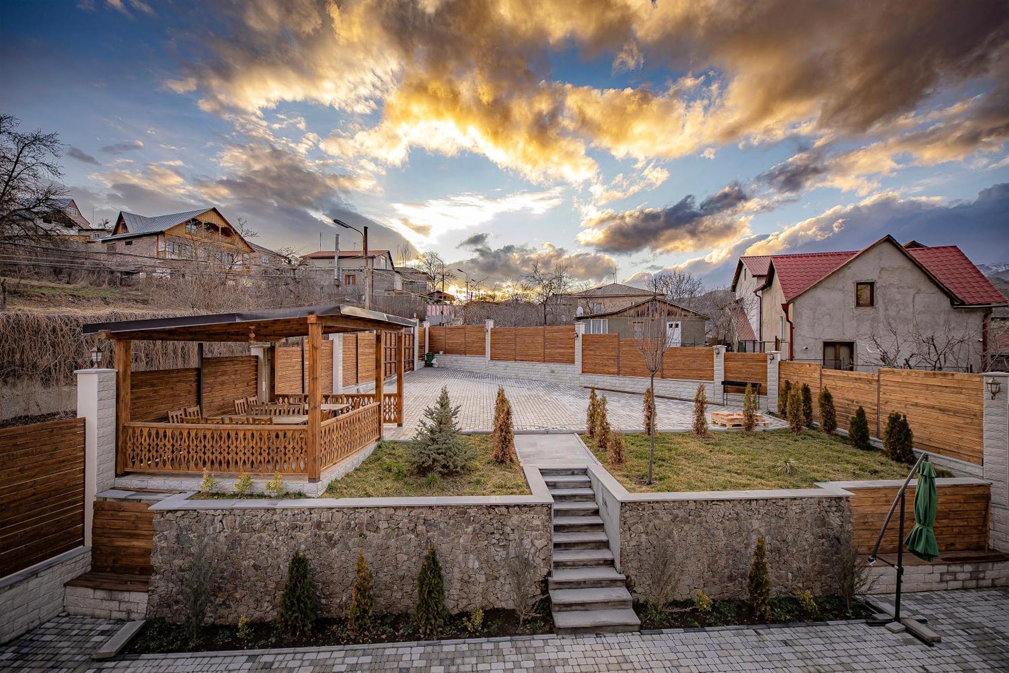 Taniqinn Dilijan Hotel Exterior foto
